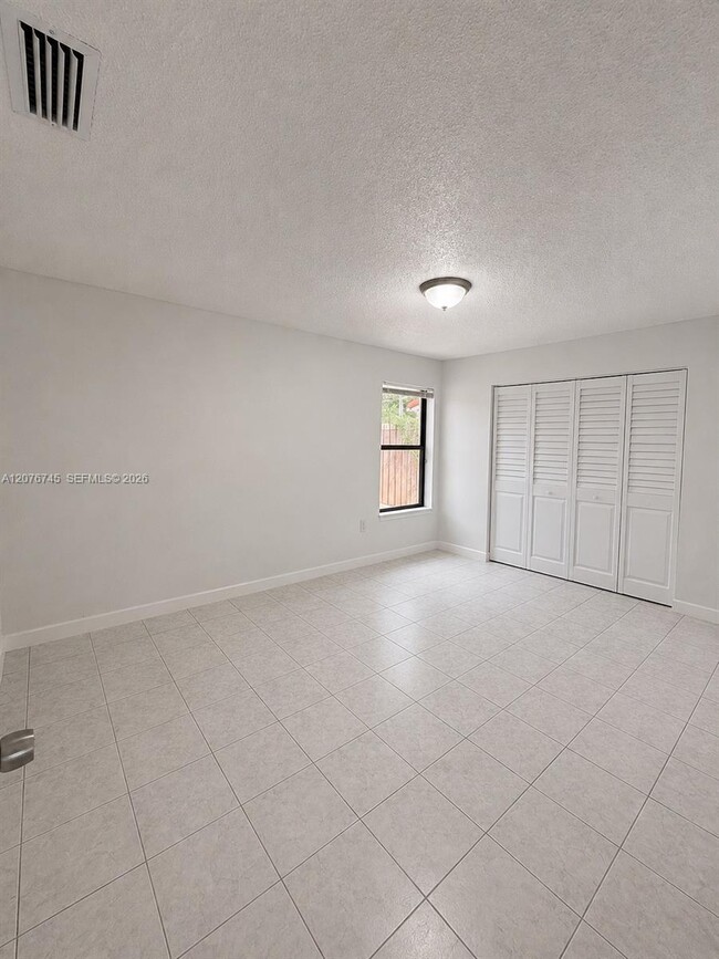 Building Photo - 3011 SW 117th Ave
