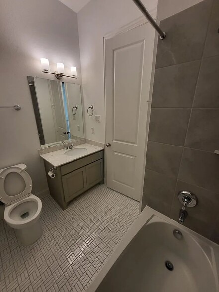 Building Photo - 4516 Hammerstein Blvd
