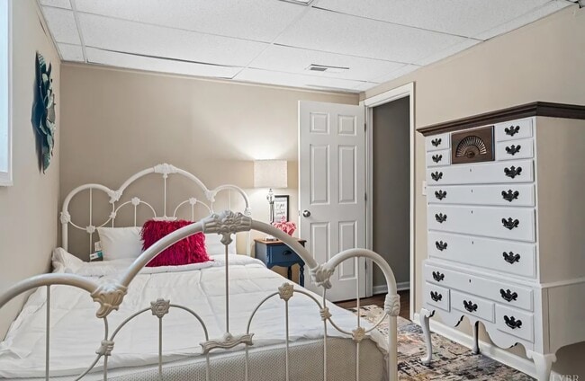 Building Photo - 139 Breckenbridge St