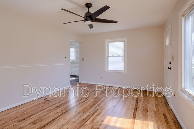 Building Photo - 3934 Monroe St