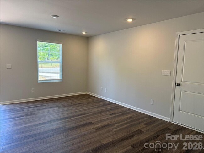 Building Photo - 1207 Suncrest Ave