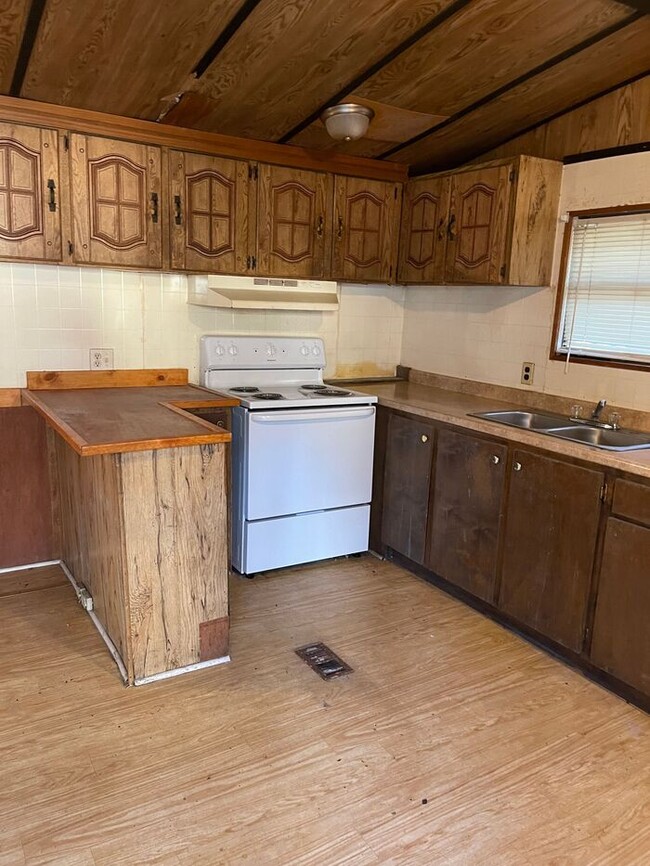 Building Photo - Beautiful Trailer Home