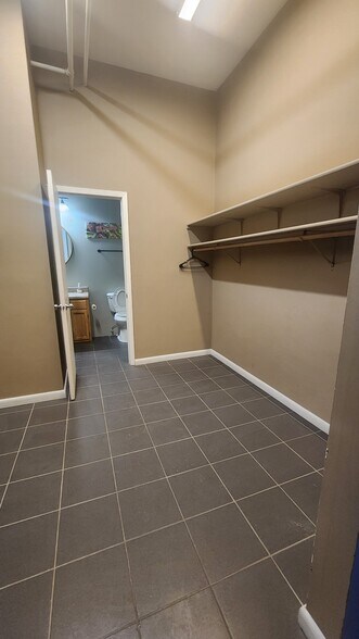 Building Photo - 1211 Howard St