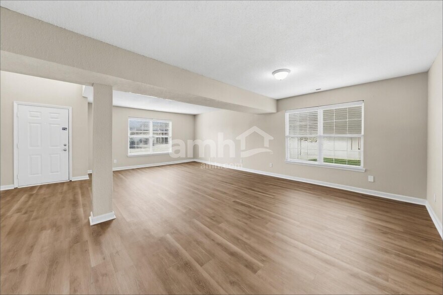 Building Photo - 9718 Treyburn Green Way