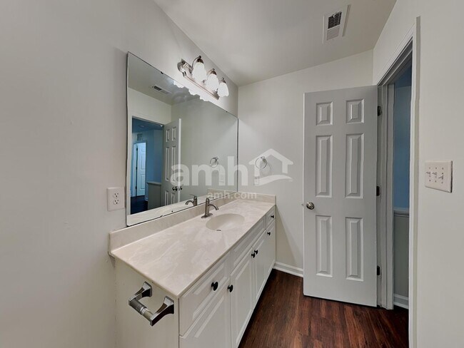 Building Photo - 645 Commander Dr