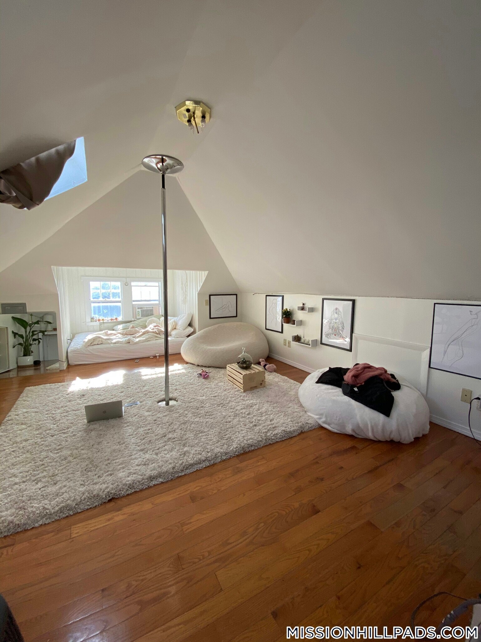 Building Photo - 185 Hillside St