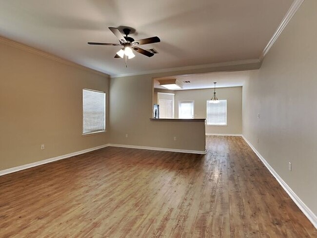 Building Photo - *No App Fee.*1 Month FREE Rent w/move in b...