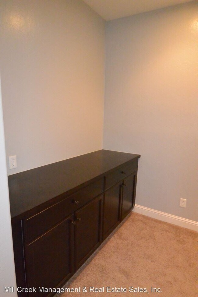 Building Photo - 4 br, 3 bath House - 2618 W. Sady