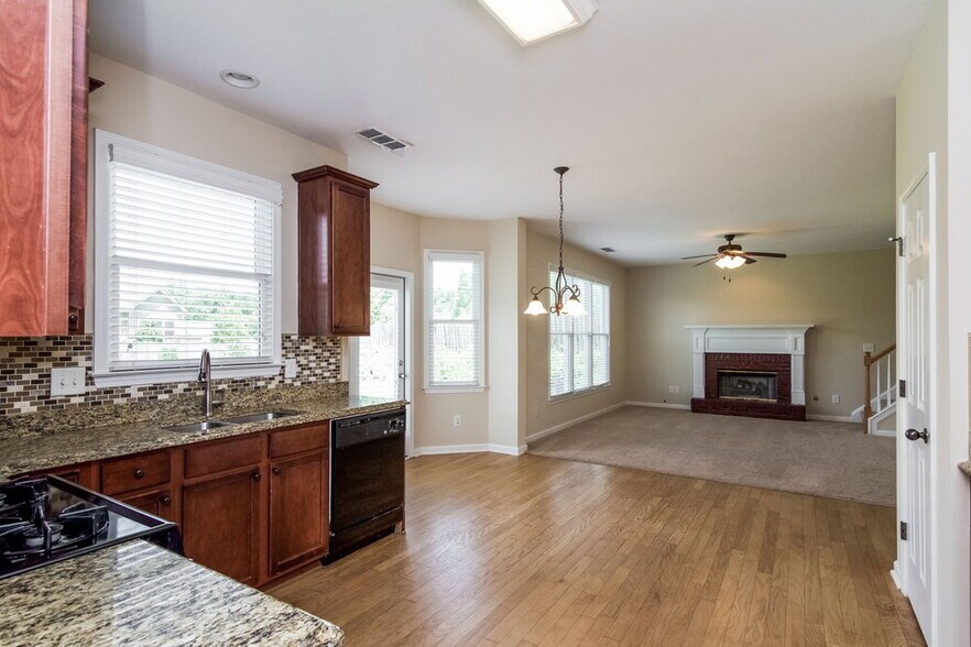 Building Photo - 2400 Chandler Grove Dr