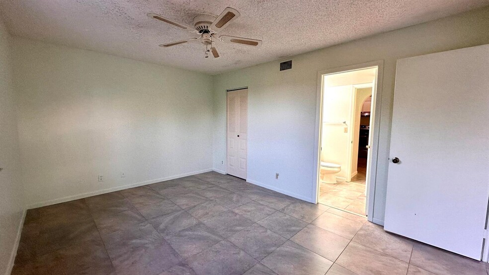 Building Photo - 5641 Riverside Dr