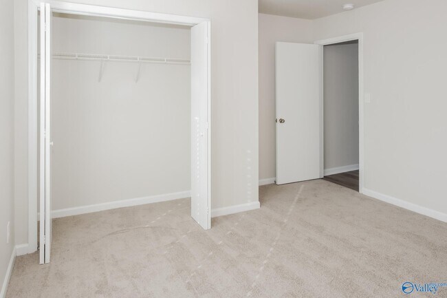 Building Photo - 410 Jasmine Dr