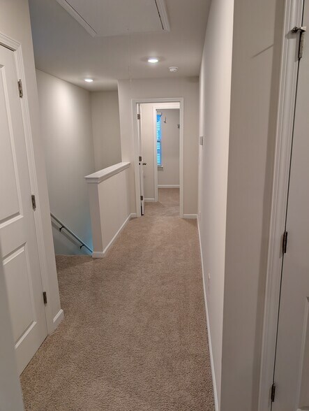 Building Photo - 5405 Henley Ridge Dr