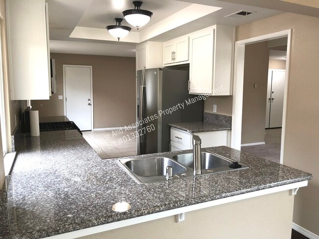 Building Photo - 202 Larkspur Dr