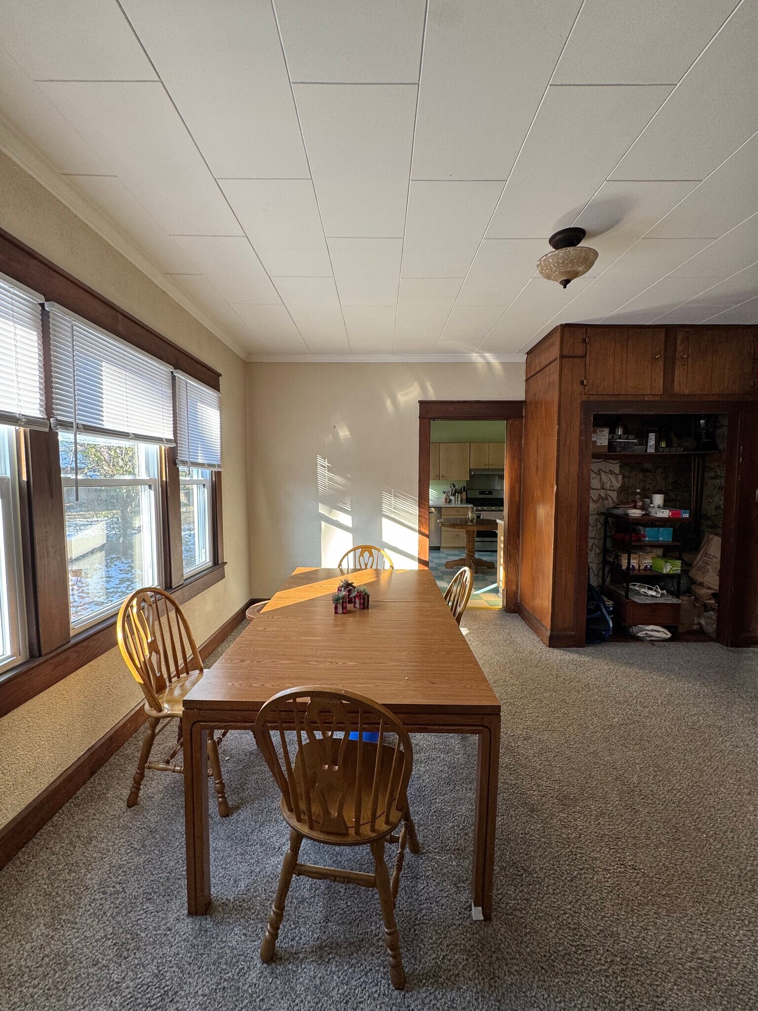 Building Photo - 409 E 1st St