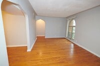 Building Photo - 5823 Lindenwood Ave