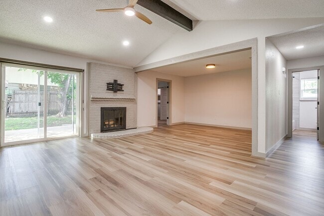 Building Photo - Amazing Modern- 3 Bedroom, 2 Bath Ready for New Tenants- Burleson ISD- 76028