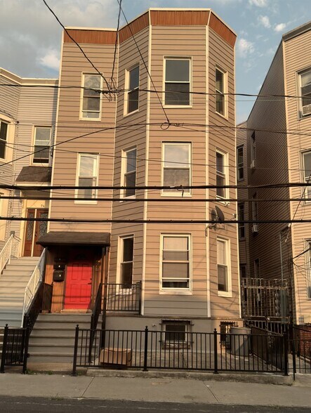 Unit 2 - 74 Baldwin Ave