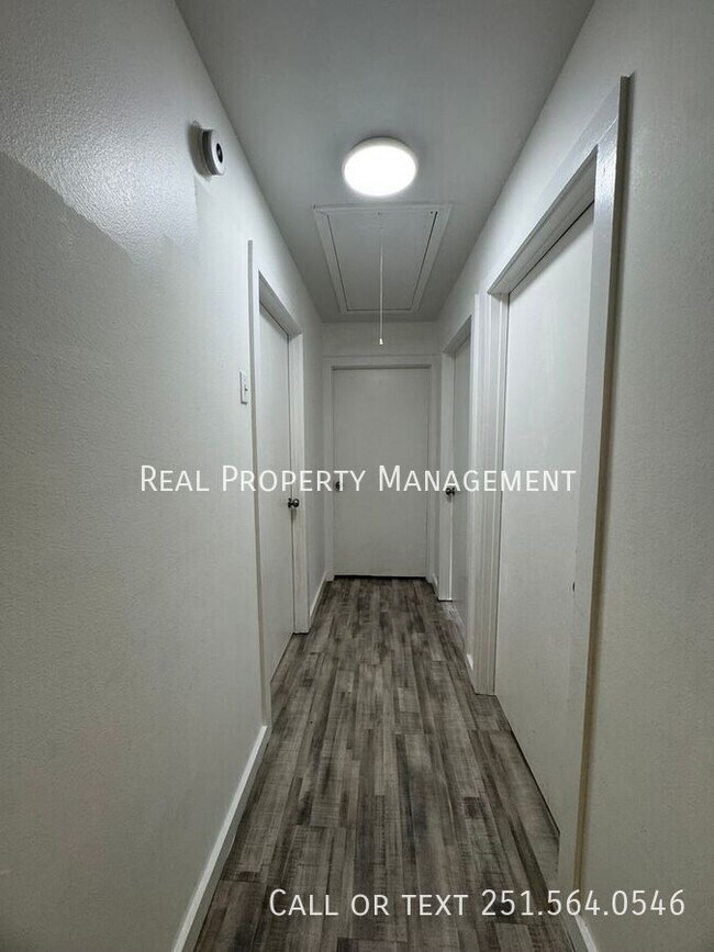 Building Photo - 6017 Mission Hills Ct