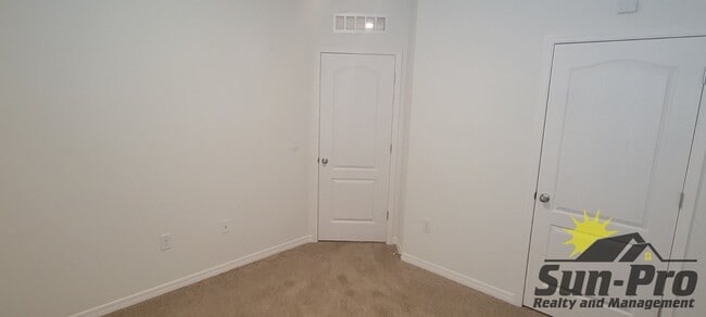 Building Photo - 2007 Glenbrooke Rd.