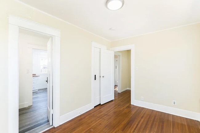 Building Photo - 2325 W 36th St