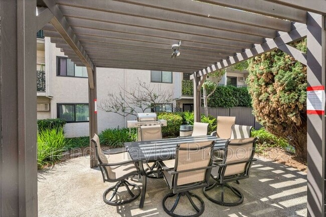 Building Photo - 6780 Friars Rd