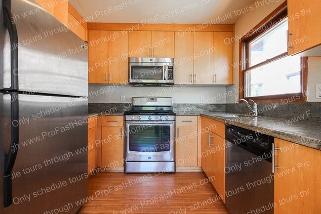 Building Photo - 5905 NE 30th Ave