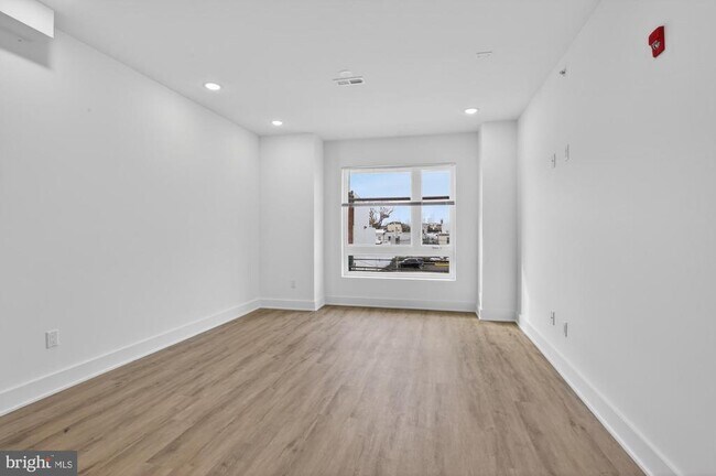 Building Photo - 2331 E York St