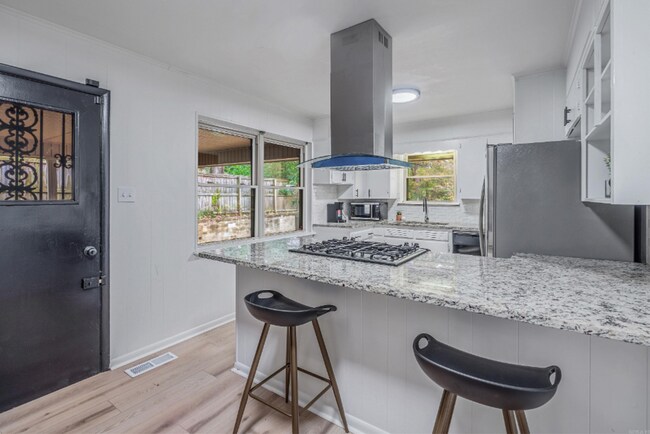 Building Photo - Furnished for lease!