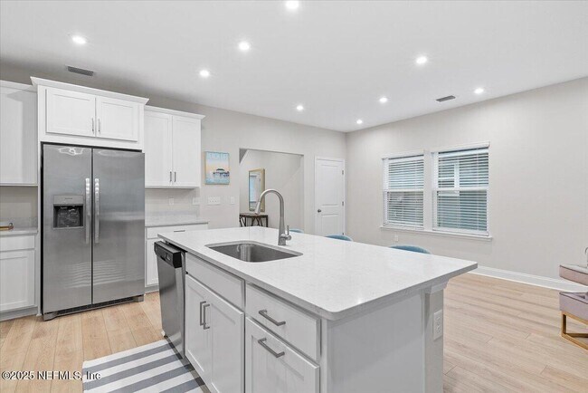 Building Photo - 239 Meadow Creek Dr