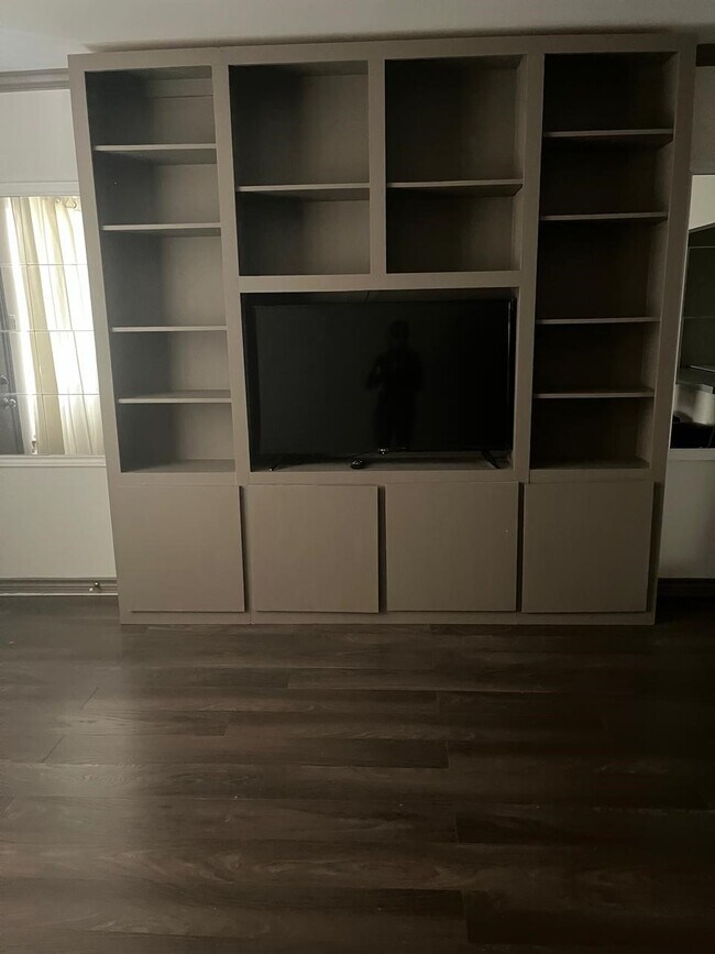 Building Photo - 845 Augusta Dr