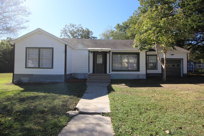 Primary Photo - 1015 W Kuykendall St