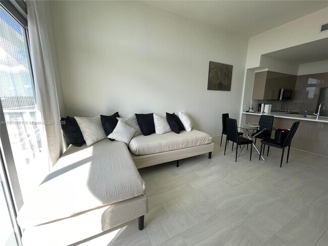 Building Photo - 2000 Metropica Wy