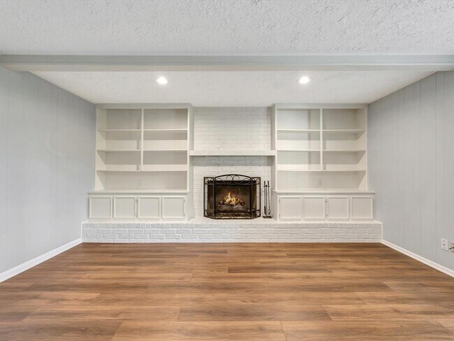 Building Photo - 15014 Torry Pines Rd