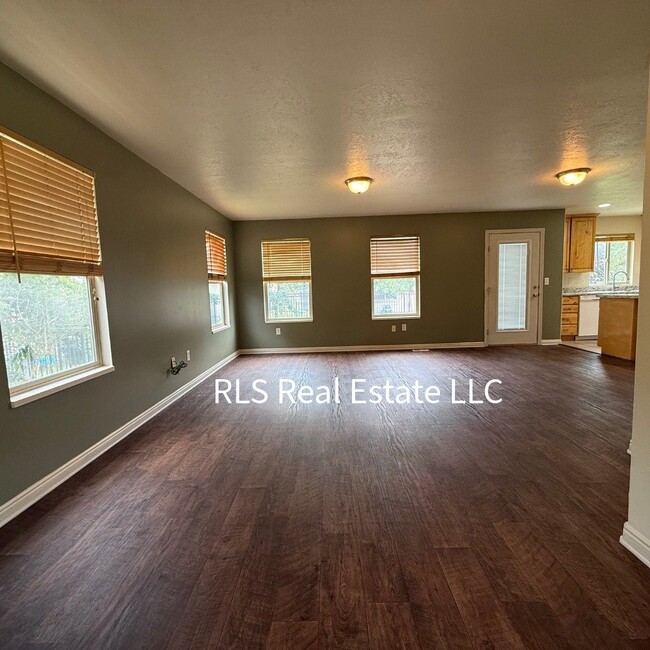 Building Photo - 4043 W Cimarron