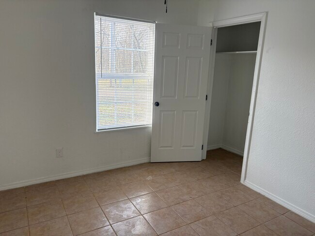 Building Photo - 16376 Hamestring Rd