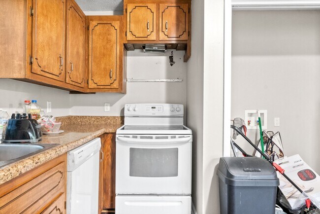 Building Photo - 135 E St