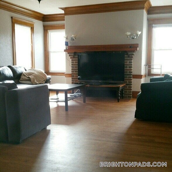 Building Photo - 233 Commonwealth Ave