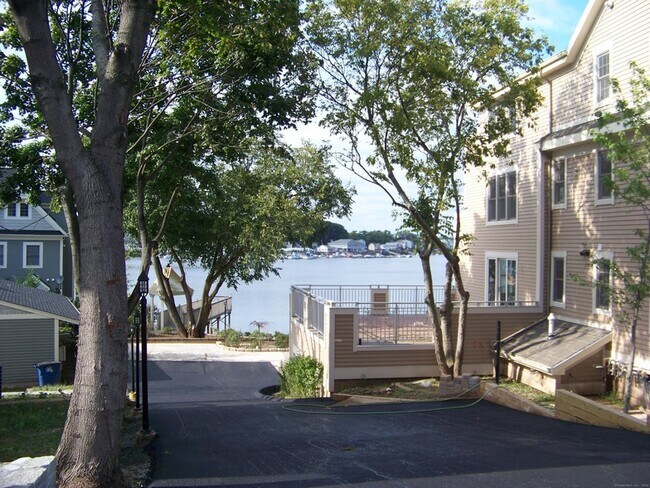 Building Photo - 764 Quinnipiac Ave