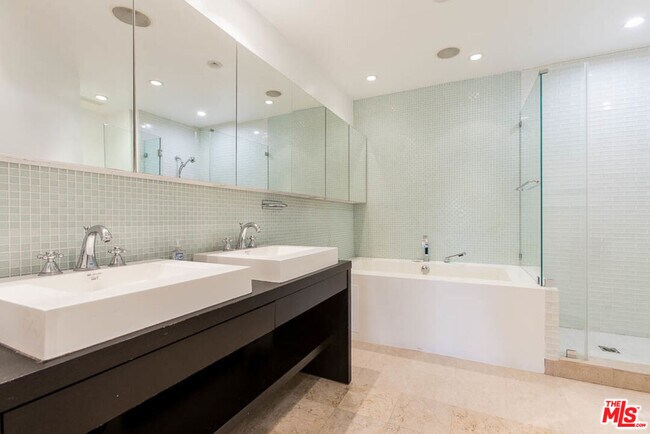 Building Photo - 15500 Sunset Blvd