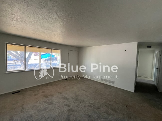 Building Photo - 5646 Eve St
