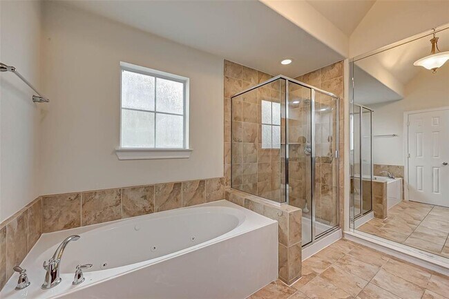 Building Photo - 3216 Clearview Cir