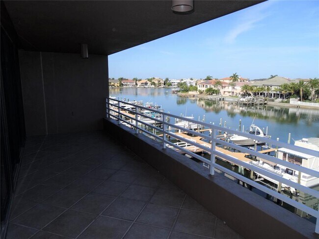 Building Photo - 2775 Kipps Colony Dr S