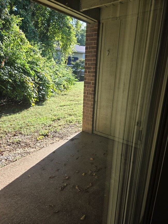 Building Photo - Charming 2 Bedroom, 1 Bath Apartment – Min...