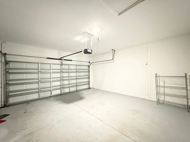 Building Photo - Rare find In-Law suite Home! Single family house with Separate entry and kitchen, laundry set!