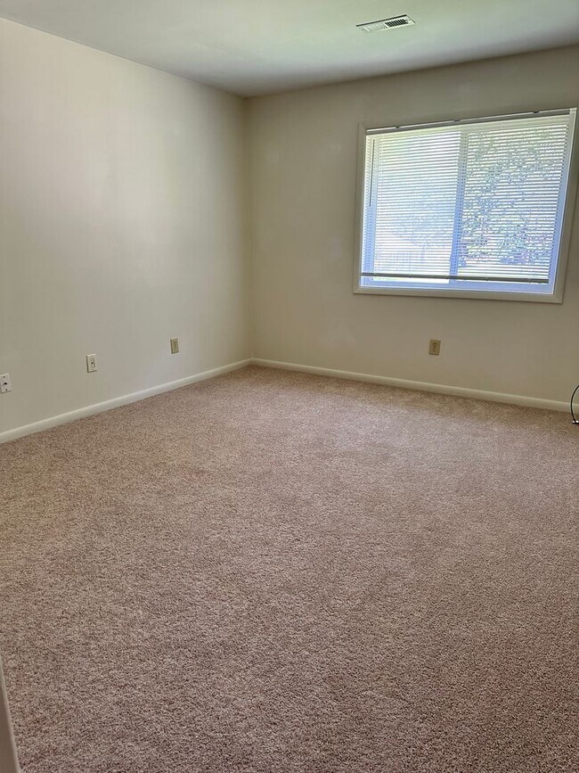Building Photo - 153 Albemarle Dr