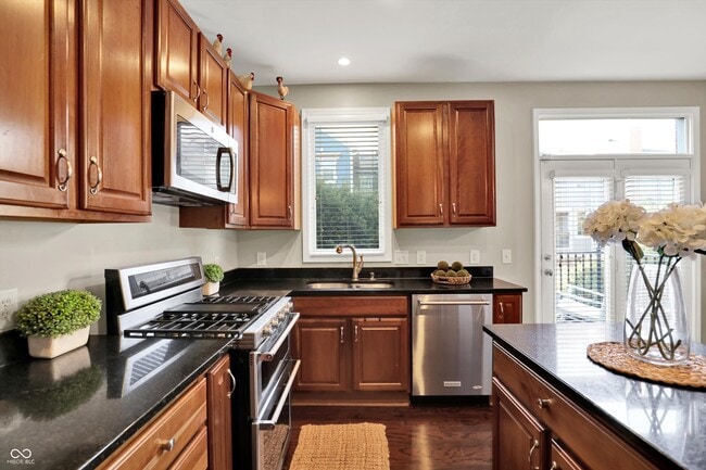 Building Photo - 529 E New York St