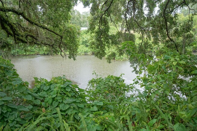 Building Photo - 1424 E Park Cir