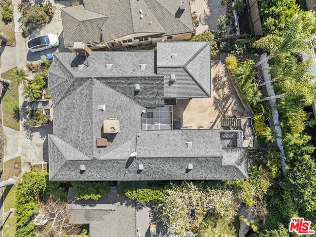 Building Photo - 865 Warner Ave