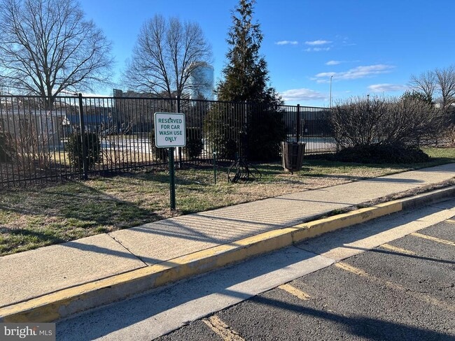 Building Photo - 1225 Martha Custis Dr