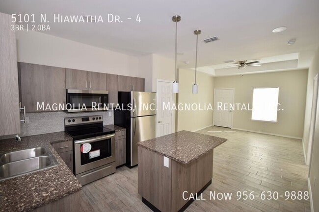 Building Photo - 5101 N Hiawatha Dr